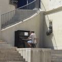 Young pianist playing 'Smells Like Teen Spirit' with one arm in a cast